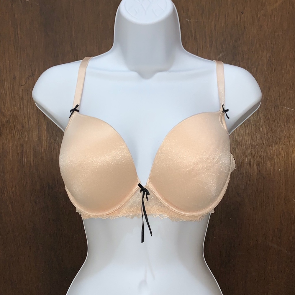 Elle Macpherson THE BODY Cream/Black Bra